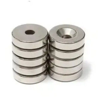 Ímãs do neodímio dos ímãs permanentes de NdFeB do quadrado com furos escareados